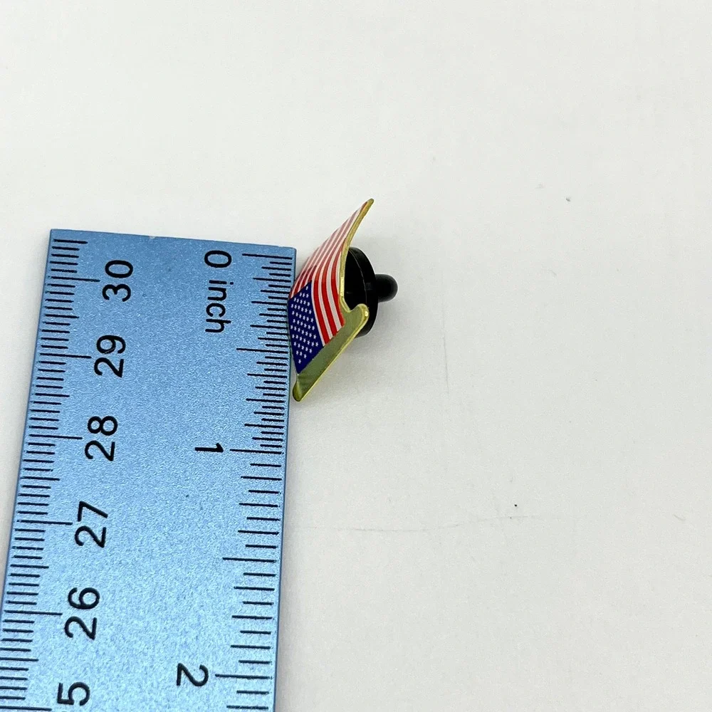 American Flag Lapel Pin USA Patriotic Enamel‎ Gold Tone Metal